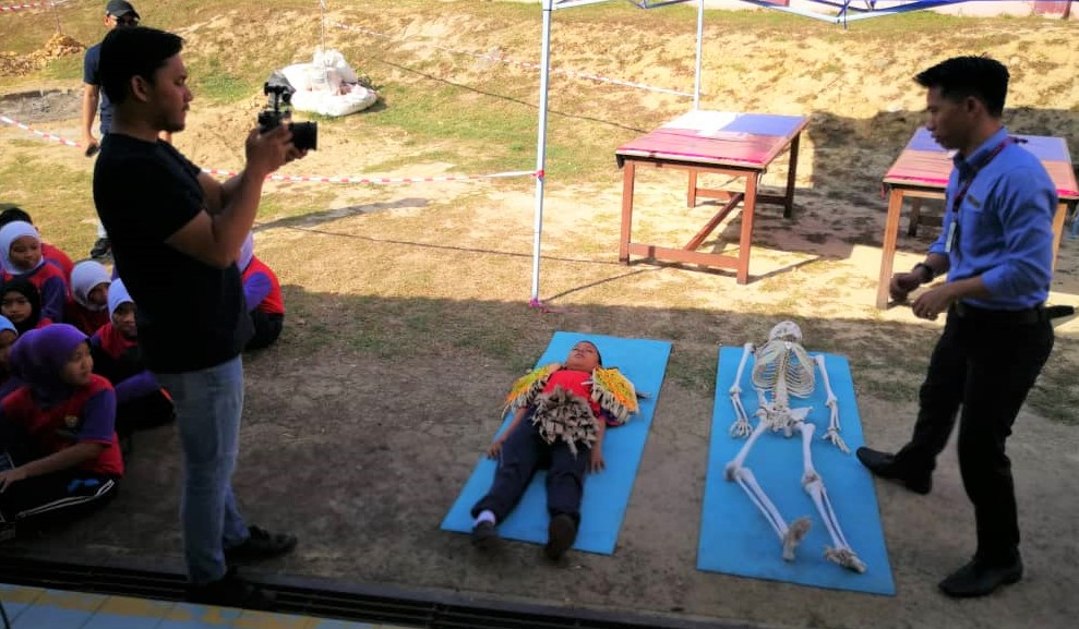 Cikgu Louis Pulong Galas Cabaran Pertandingan Video Pendek ...